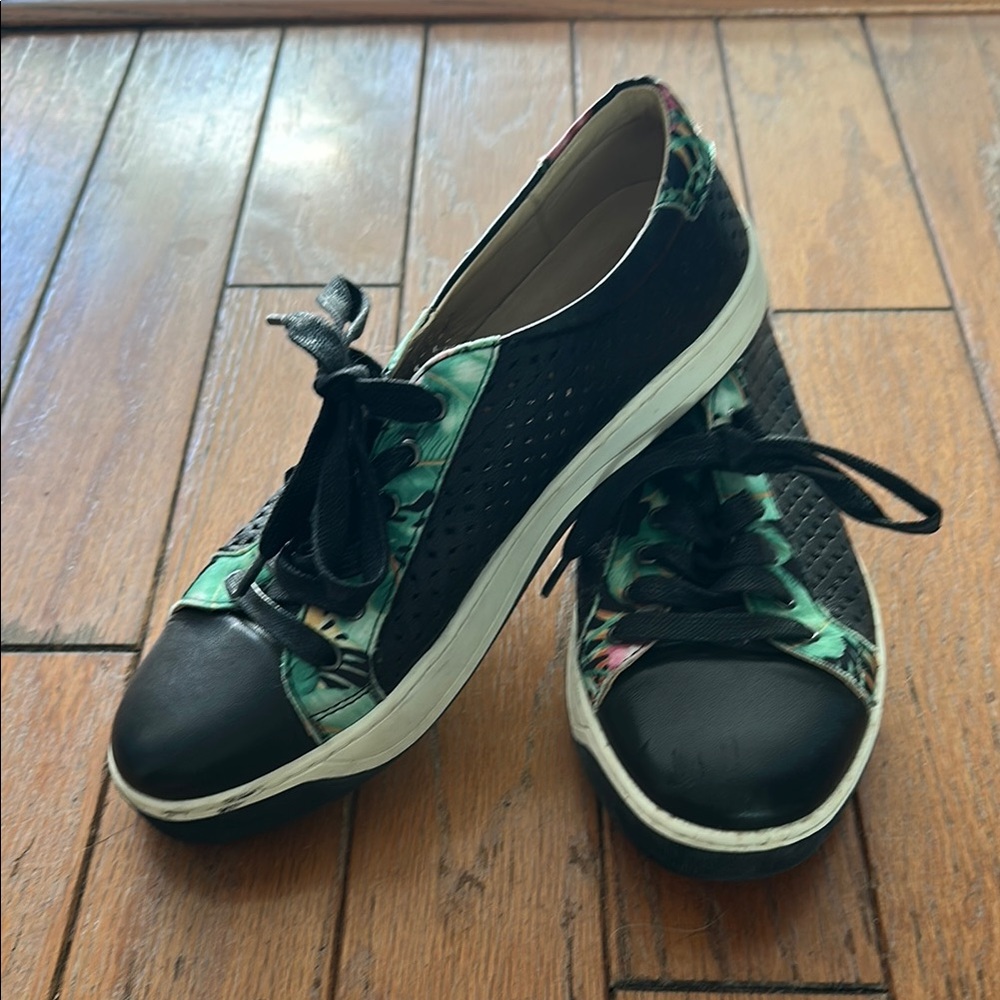 Johnston & Murphy Black and Green Women's Tropical Sneakers - Size 8 - Picture 2 of 10